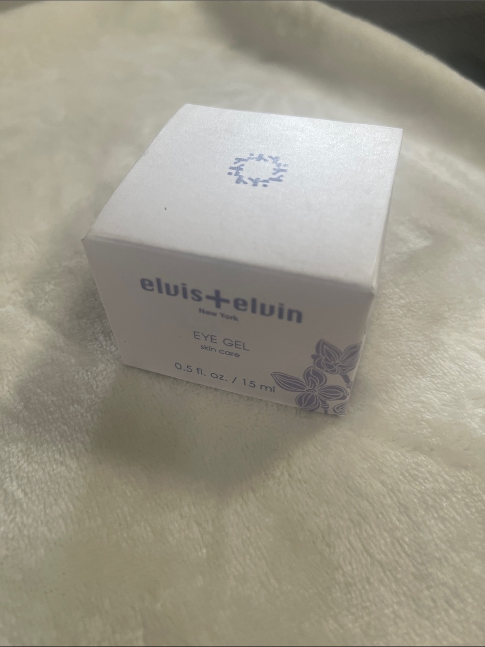 Hydrating Eye Gel — White with Lavender Accents